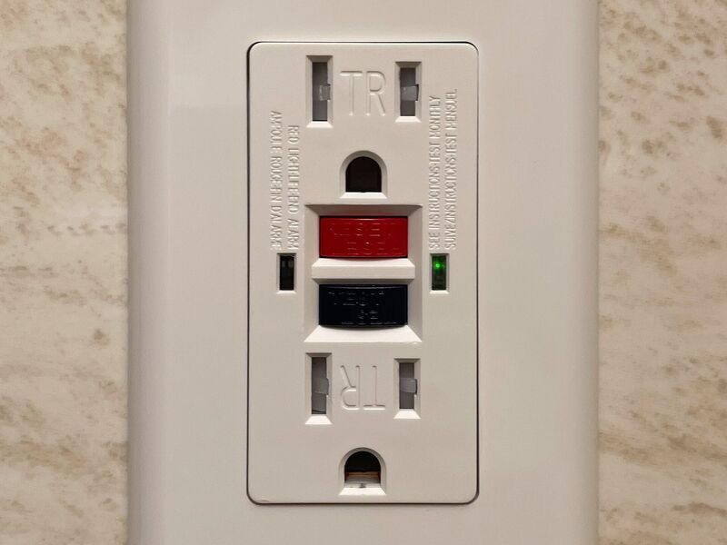 15 A 125 V Tamper-Resistant GFCI Receptacle, NEMA 5-15R